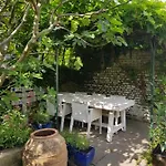 Frühstückspension In Monumental House Centre