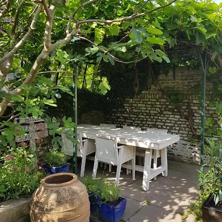 לינה וארוחת בוקר In Monumental House Centre