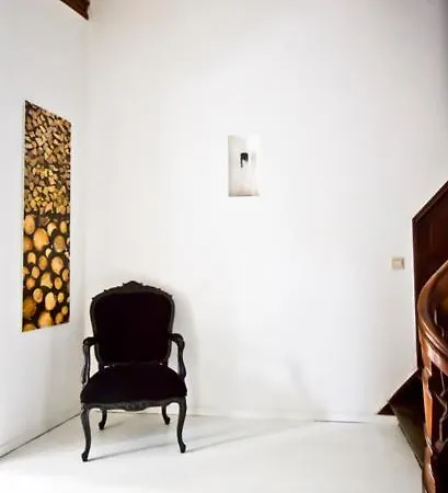 In Monumental House Centre *