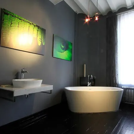 In Monumental House Centre *