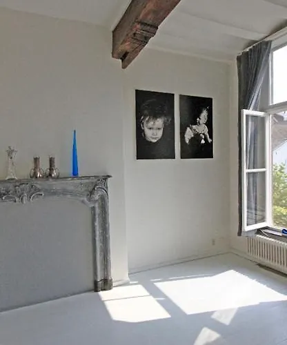 In Monumental House Centre *