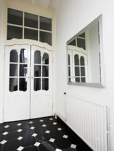 לינה וארוחת בוקר In Monumental House Centre *