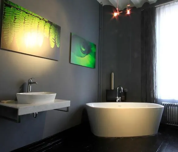 In Monumental House Centre *